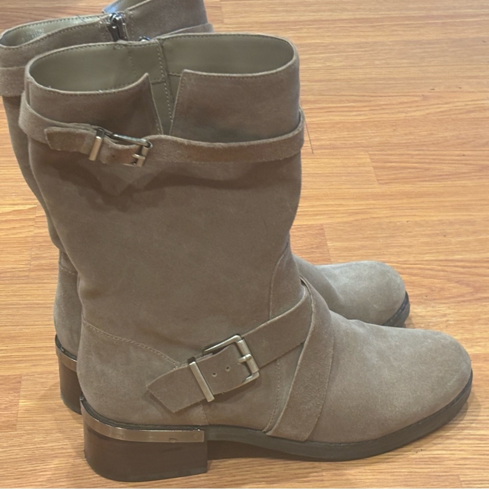 Women’s Vince Camuto Walleya Boots size 8.5 like new in taupe leather/suede